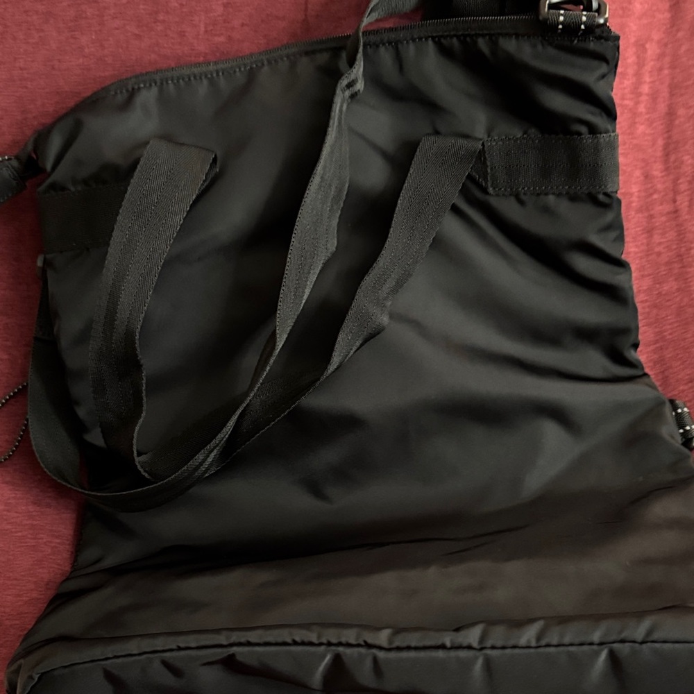 Under Armour Black Mesh Messenger Bag - Picture 5 of 6